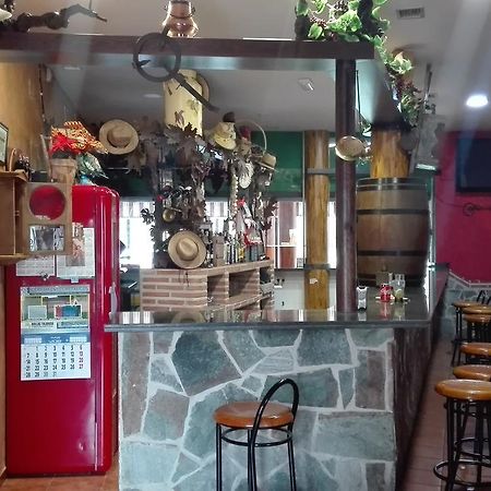 Hotel Hostal La Aldaba Montearagon Zewnętrze zdjęcie