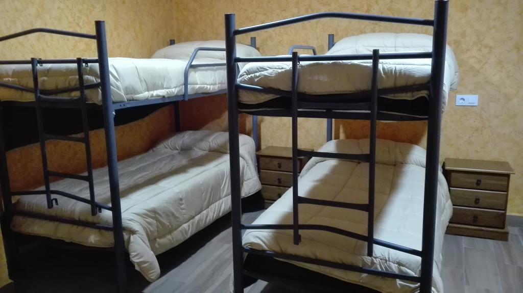 Hotel Hostal La Aldaba Montearagon Zewnętrze zdjęcie