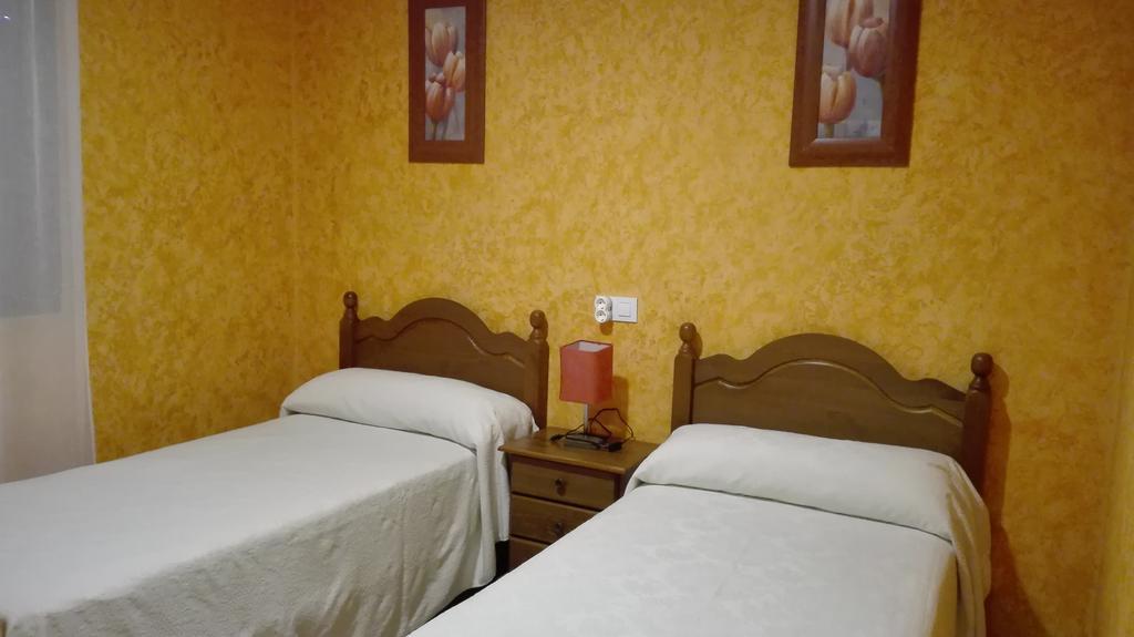 Hotel Hostal La Aldaba Montearagon Zewnętrze zdjęcie