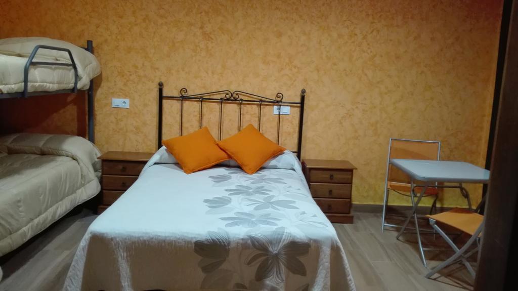 Hotel Hostal La Aldaba Montearagon Zewnętrze zdjęcie
