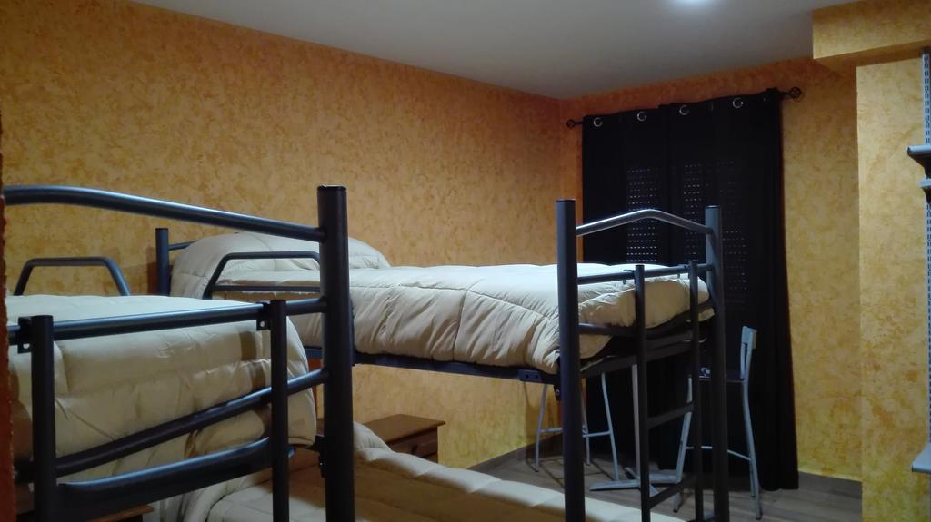 Hotel Hostal La Aldaba Montearagon Zewnętrze zdjęcie