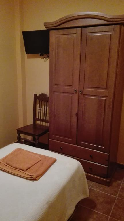 Hotel Hostal La Aldaba Montearagon Zewnętrze zdjęcie