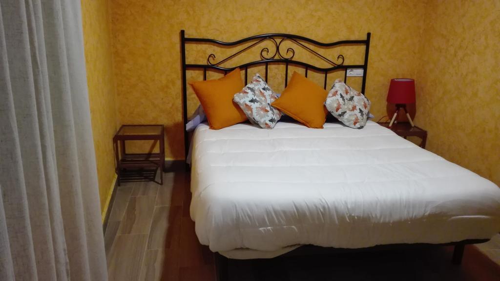 Hotel Hostal La Aldaba Montearagon Zewnętrze zdjęcie