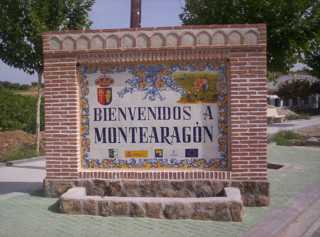 Hotel Hostal La Aldaba Montearagon Zewnętrze zdjęcie