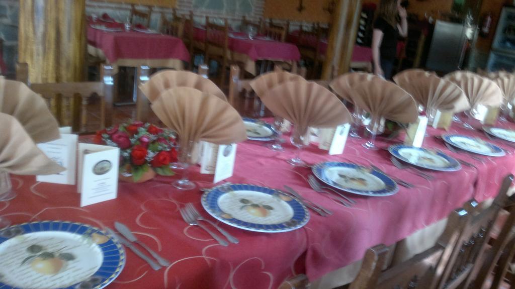 Hotel Hostal La Aldaba Montearagon Zewnętrze zdjęcie