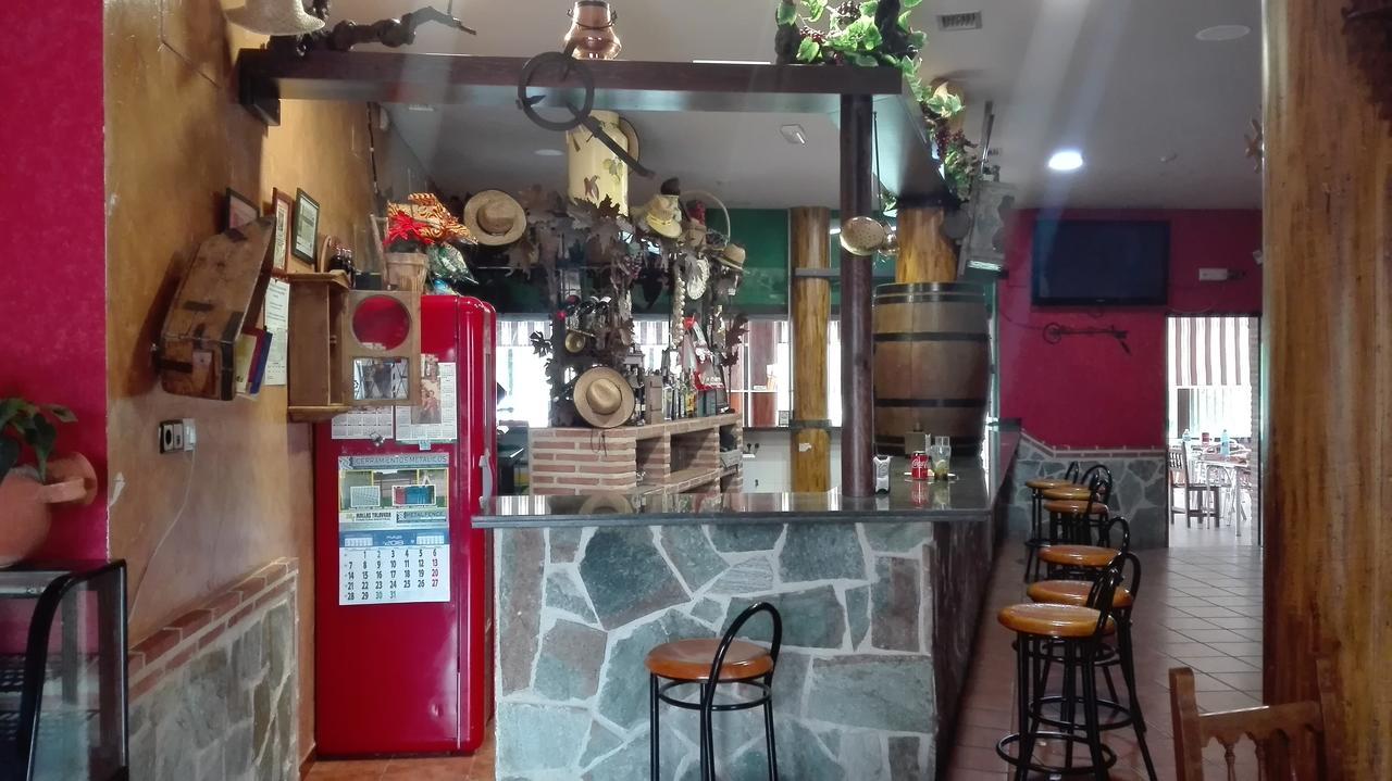 Hotel Hostal La Aldaba Montearagon Zewnętrze zdjęcie