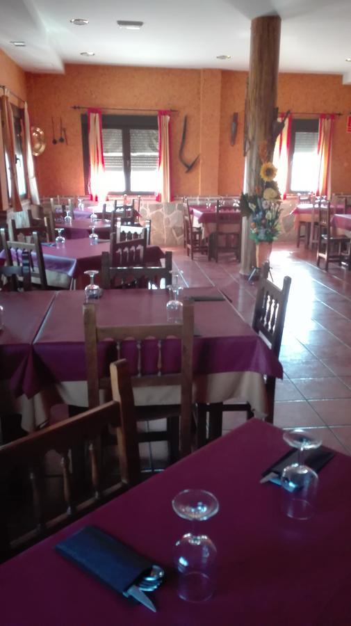 Hotel Hostal La Aldaba Montearagon Zewnętrze zdjęcie